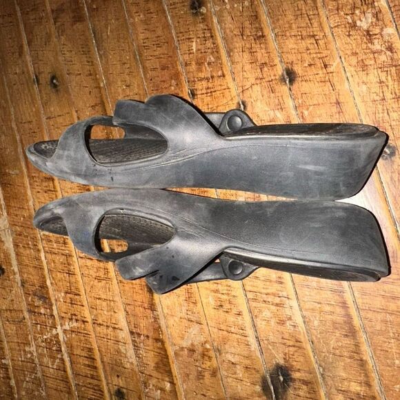 Crocs black ortho arch support sz 6 strappy wedge sandals - Picture 3 of 6